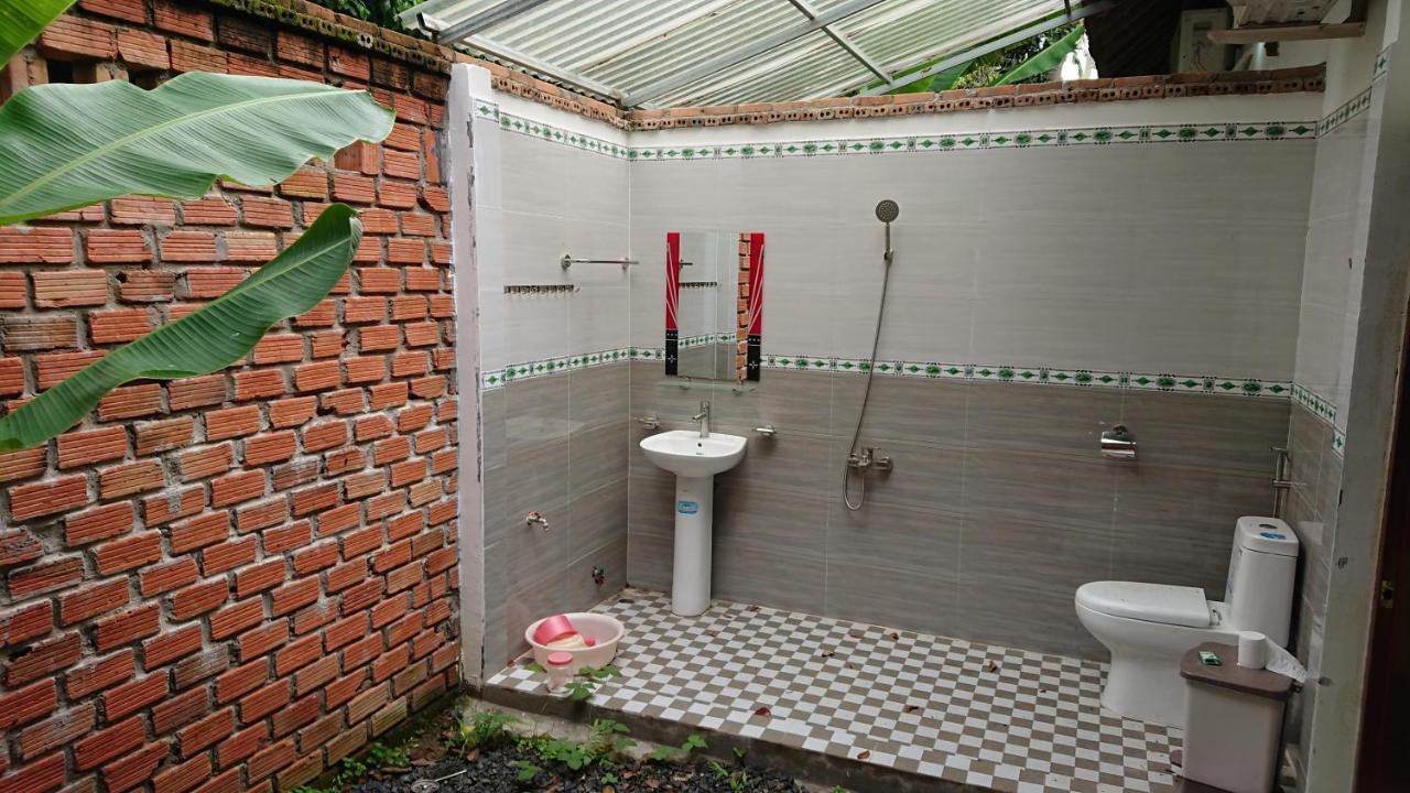 Vuonthuguesthousegarden Kon Tum Exteriör bild
